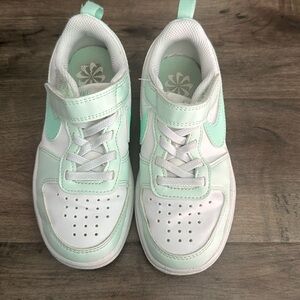 Nike Borough low size 11 littlenkid